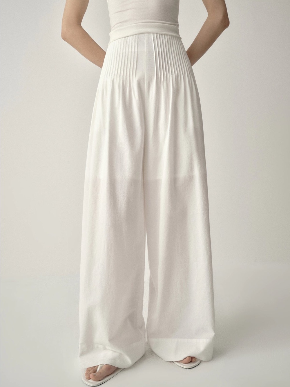 Insis - Tuck-pleats Pants NWT
